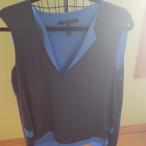 🧡$10 Bcbg large top blue two tone flowy top